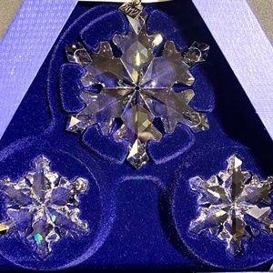 HOSTPICK 💜 RARE Vintage Collectible Swarovski 2012 Snowflake Set